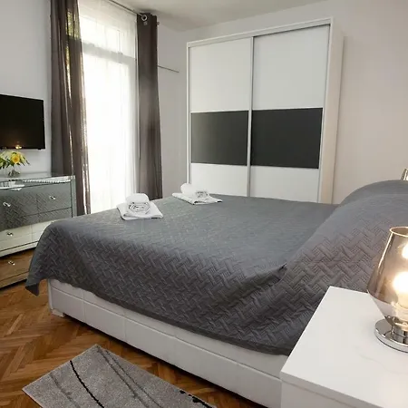 Appartamento Downtown Kole *